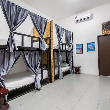 T & T Hostel Канчанабури Экстерьер фото