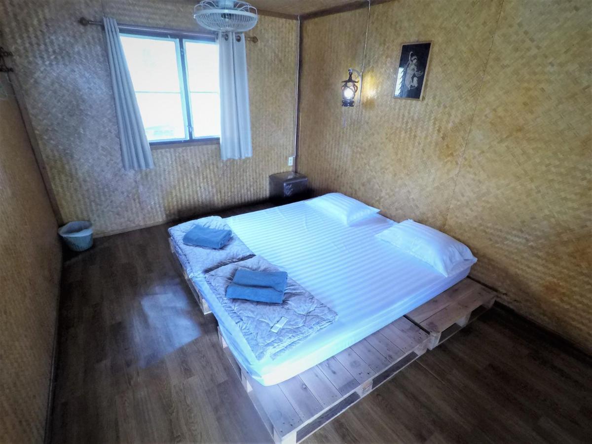 T & T Hostel Канчанабури Экстерьер фото