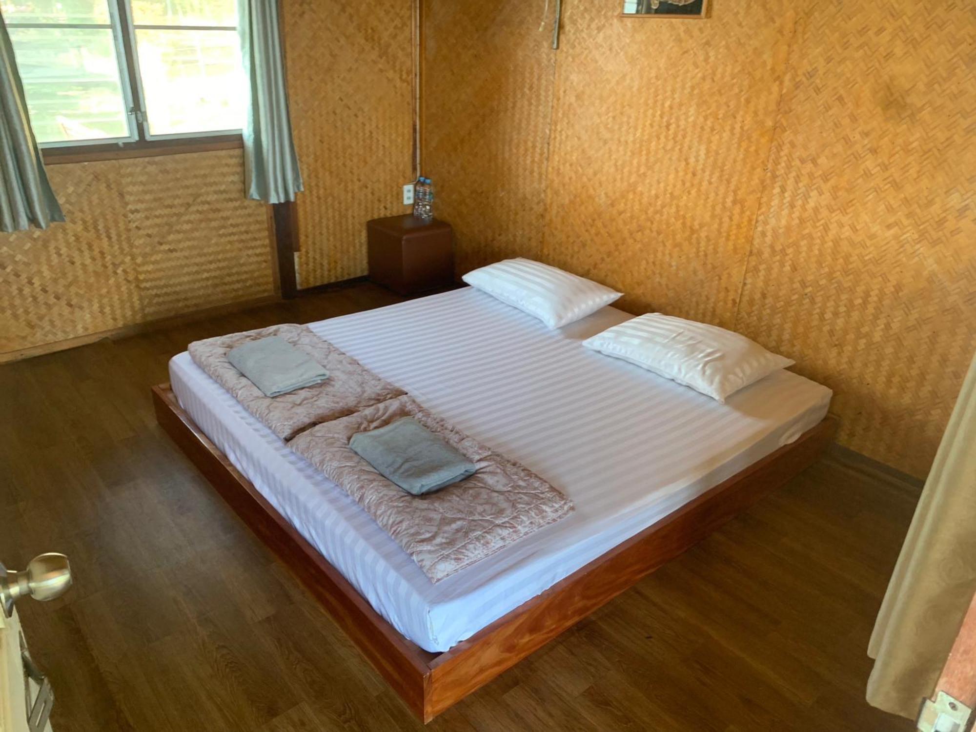 T & T Hostel Канчанабури Экстерьер фото